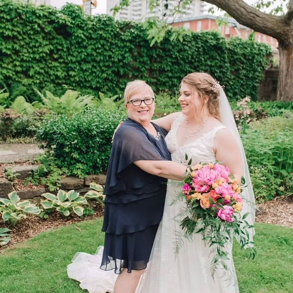 Meet your Posher, Cassandra - Picture 1 of 1